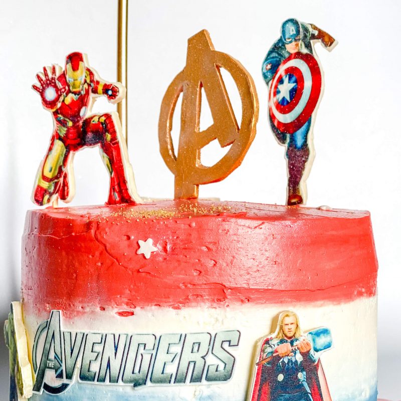 Torta di cake design a tema supereroi