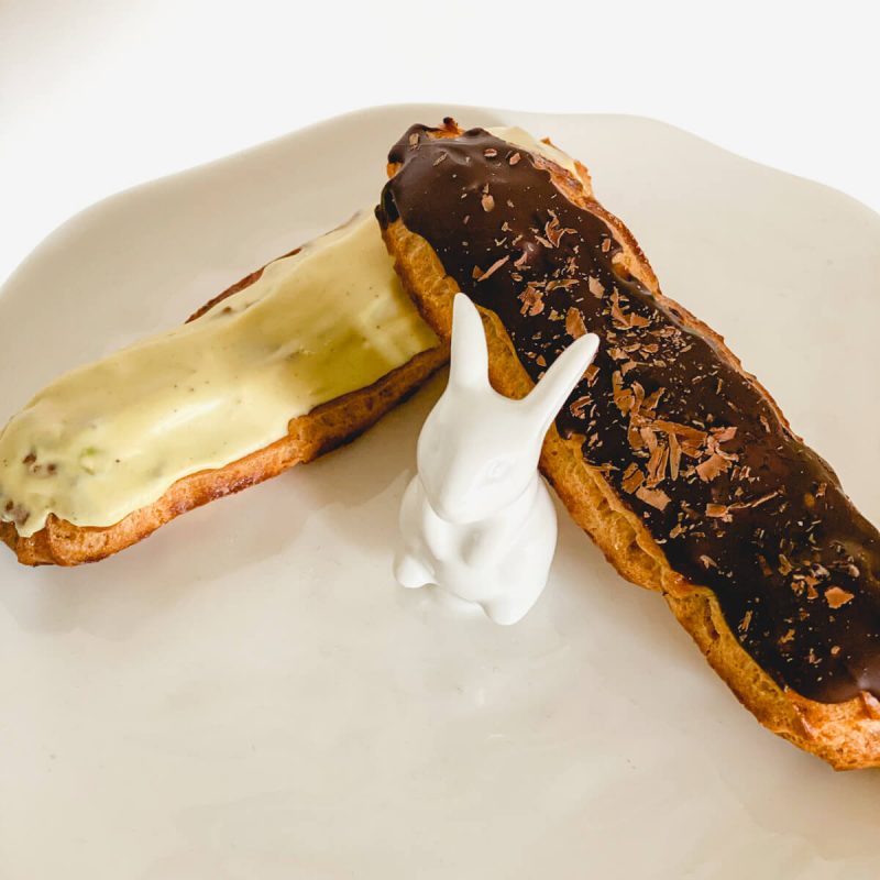 Eclair al cioccolato e pistacchio